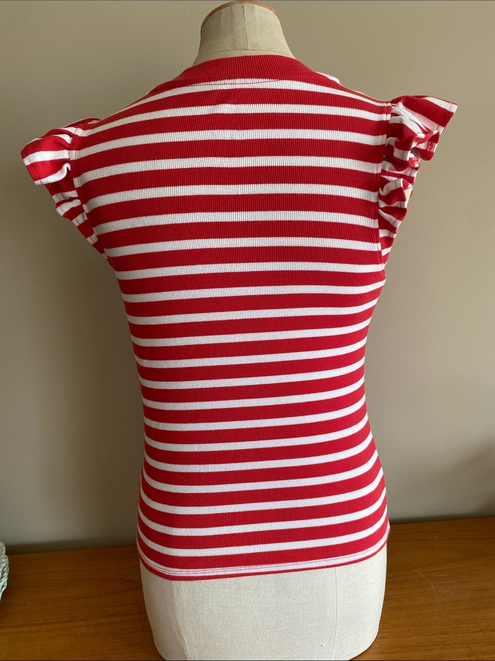 George brand red & white striped sleeveless top with v neck and ruffles
Small❤️🤍 - Picture 3 of 9